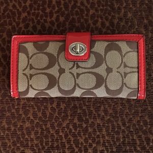 Coach wallet in signature print with patent trim
