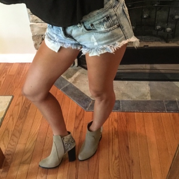 Size: 5.5✨Faux snake skin camel boots✨ - Picture 3 of 4