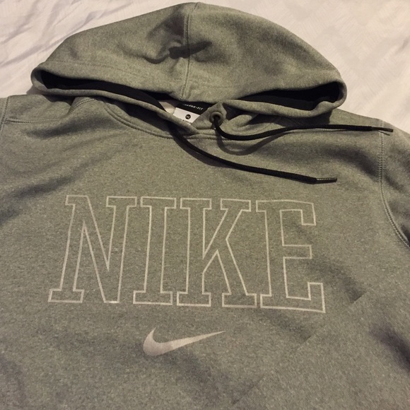NWOT Men's Grey Nike Therma-Fit Sweatshirt
