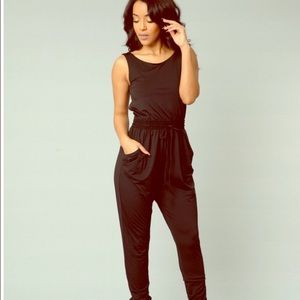 Black slouchy jumpsuit size L Fashion Nova