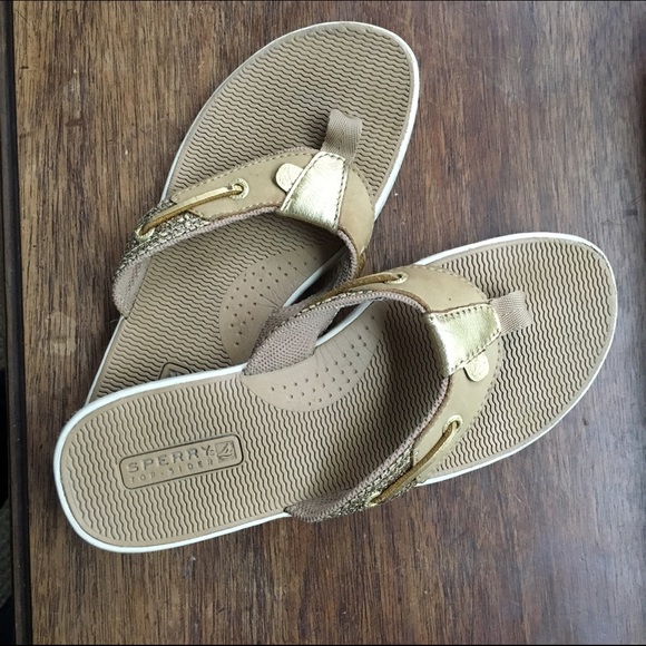 Sperry flip flops
