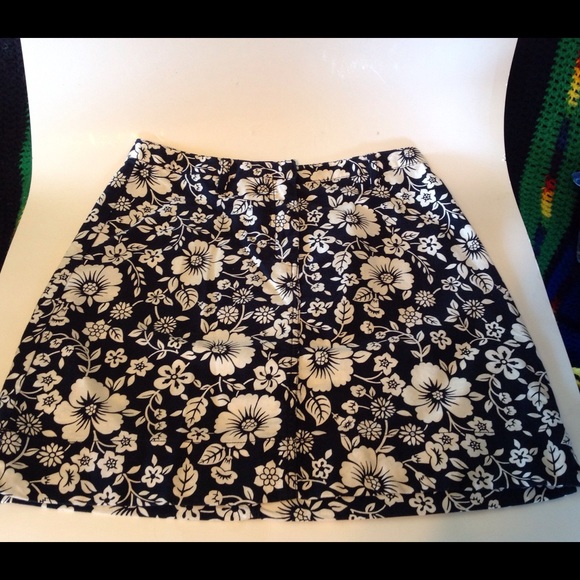 2 FOR $9 Cute Ann Taylor Petite Skirt - Picture 3 of 6