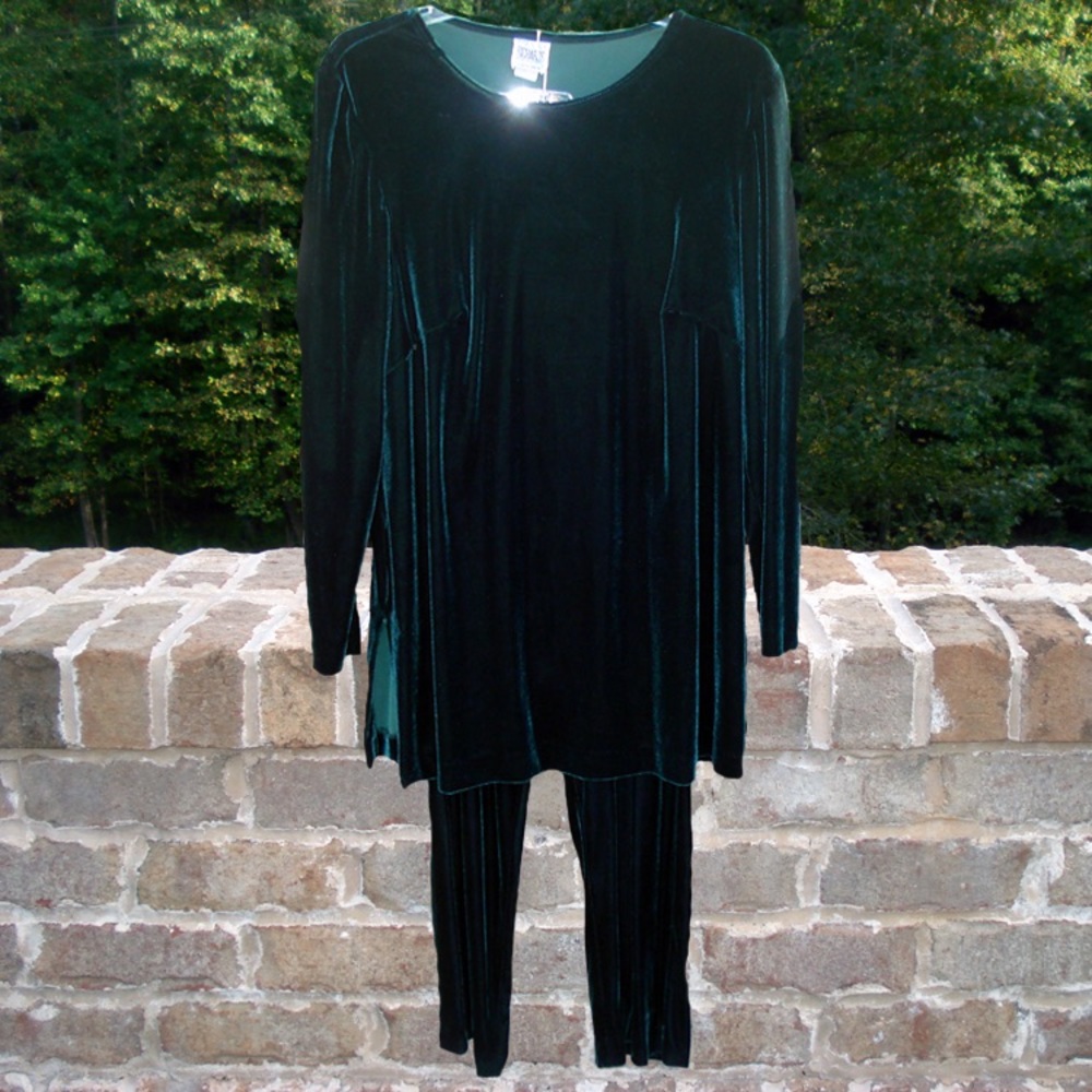 Hunter Green valure top and pants