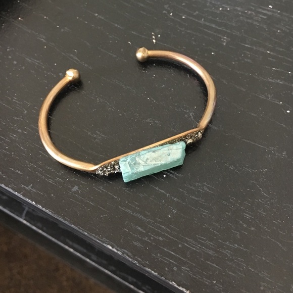 Gold bracelet with turquoise stone