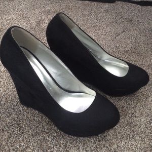Black Wedges