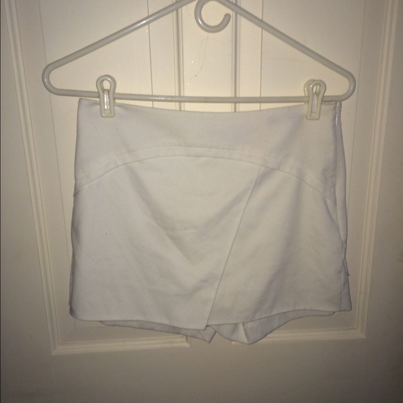 BCBG white skirt/ skort