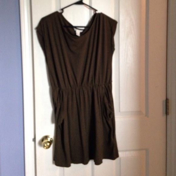Cute and comfortable H&M dress with pockets.
