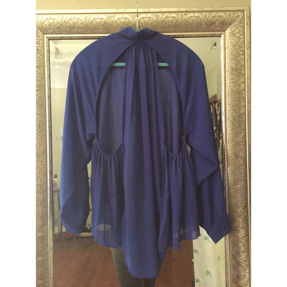 SOLD⚡️⚡️Blue Ruffled Open Back Blouse M - Picture 2 of 2