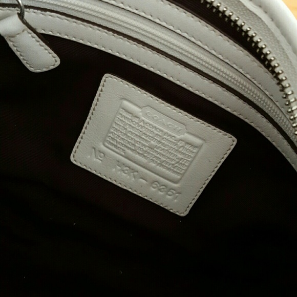 Authentic coach small bsg - Picture 3 of 3
