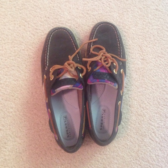 navy sperrys