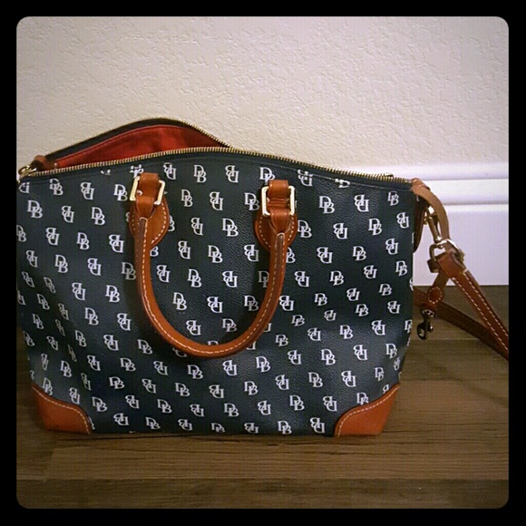 Dooney & Bourke purse - Picture 1 of 4