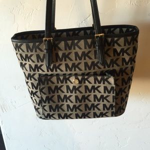 100% Authentic Michael Kors Medium Jet Set Purse