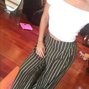 Wide leg high waisted pants 🍃
