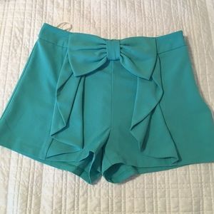 Beautiful front bow shorts