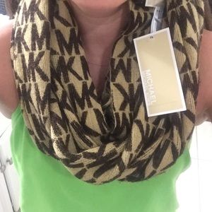MICHAEL KORS infinity scarf
