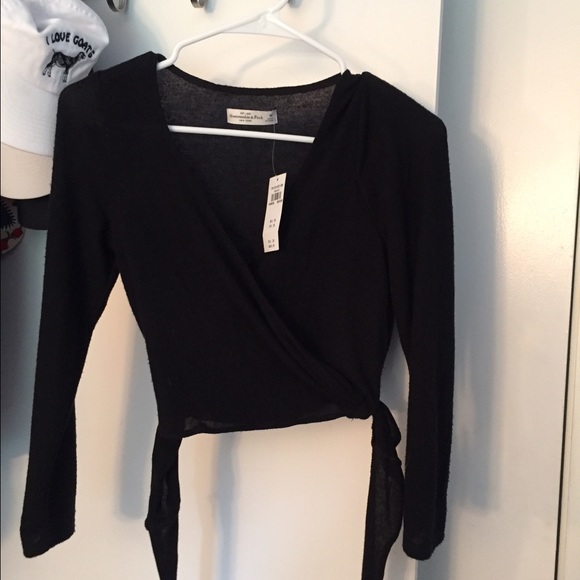 Black Long Sleeve Crop Top