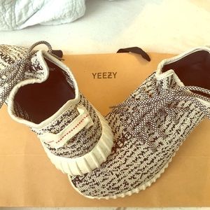 Yeezy Boost 350 with Merch Bag Moon Rock