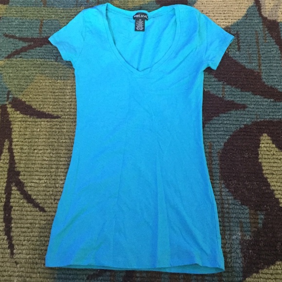 3 v-neck short sleeve shirts - Picture 2 of 3