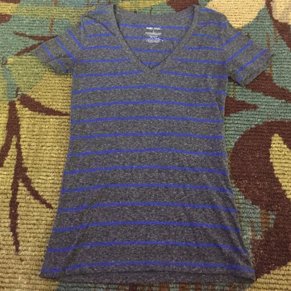 3 v-neck short sleeve shirts - Picture 3 of 3