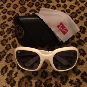 White Ray-Ban sun glasses