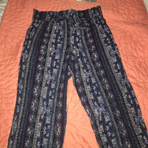 Cloth pants with floral pattern