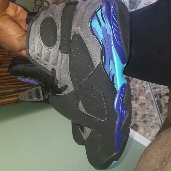 Aqua 8s