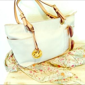 Michael Kors Soft White Leather Purse 🌟