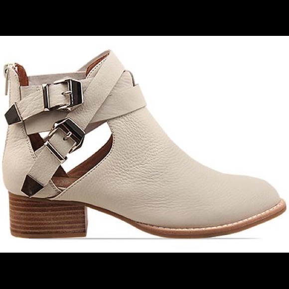 ✨ISO✨ Jeffrey Campbell Everly Bootie in Beige