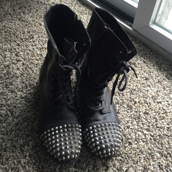 Steve Madden studded troopas.