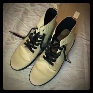 Dr Martens Airwair never worn off white / cream