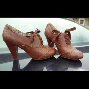 Brown leather Lace up heeled booties