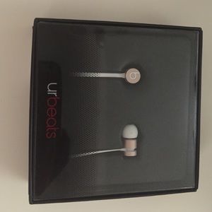 Ur beats head phones by DrDre Rose gold limited