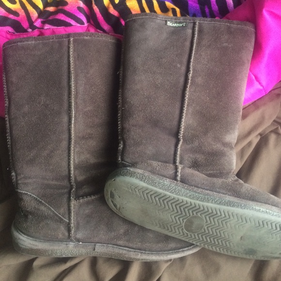 Semi new bearpaw boots