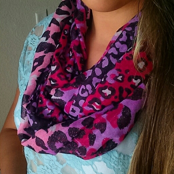 Justice infinity scarf