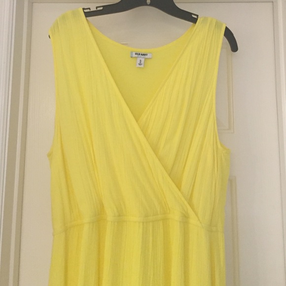 Bright yellow sleeveless maxi 💛