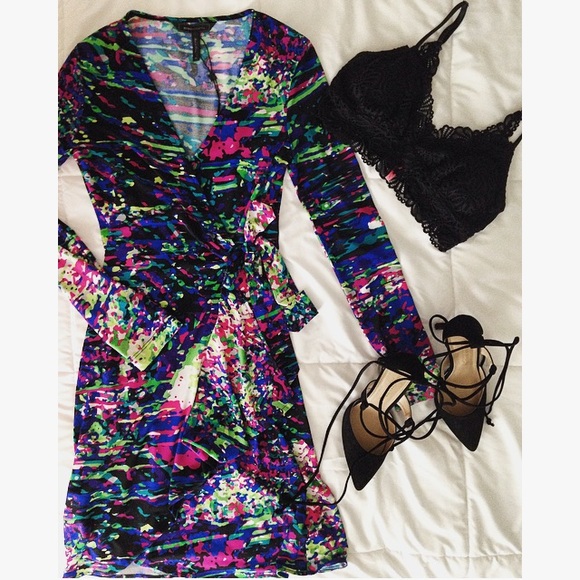 ✨BCBG Splatter print wrap dress! ✨