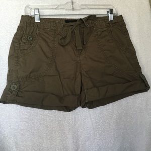 Calvin Klein ladies sz4 cargo style shorts, olive