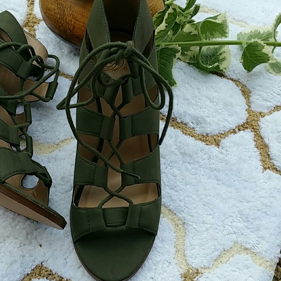 Lace up heels - Picture 2 of 4