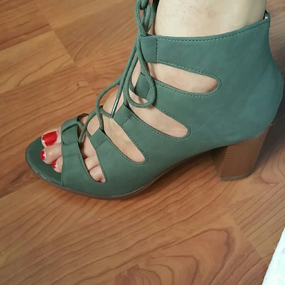 Lace up heels - Picture 4 of 4