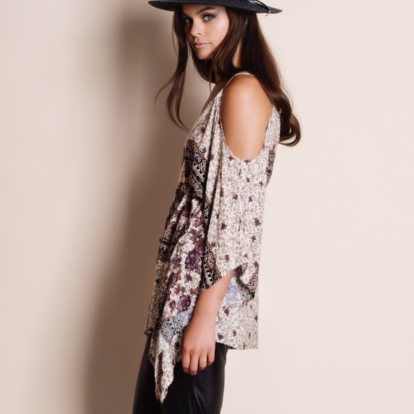 Off Shoulder Crochet Trim Printed Top - Picture 2 of 4