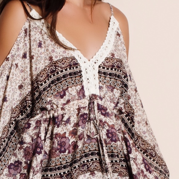 Off Shoulder Crochet Trim Printed Top - Picture 4 of 4