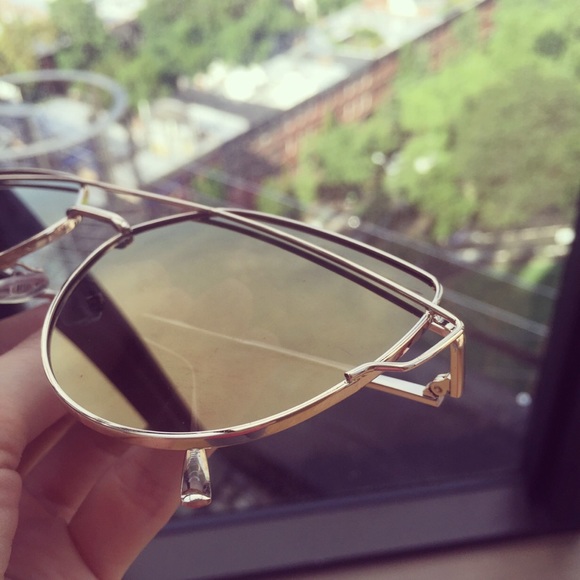 SOLD OUT Gold Mirror Sunglasses - Picture 3 of 3