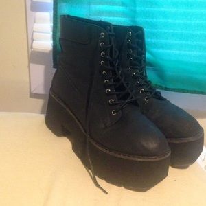 BLACK PLATFORM BOOTS 3"