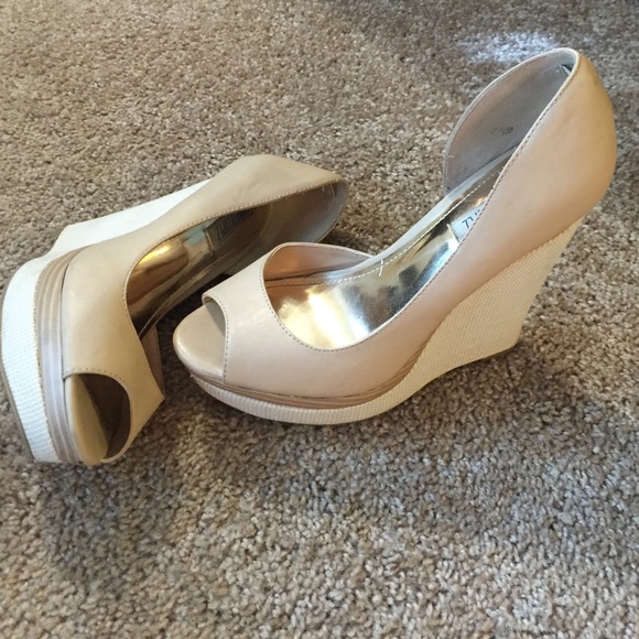 Jennifer Lopez wedges