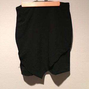 Black triangle design skirt
