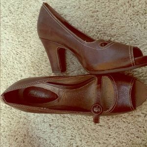 Clarks peep toe heels