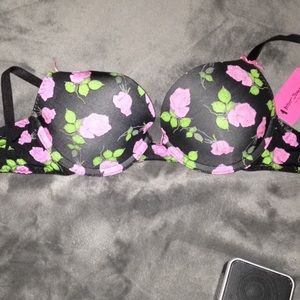 Betsey johnson black bra with pink roses