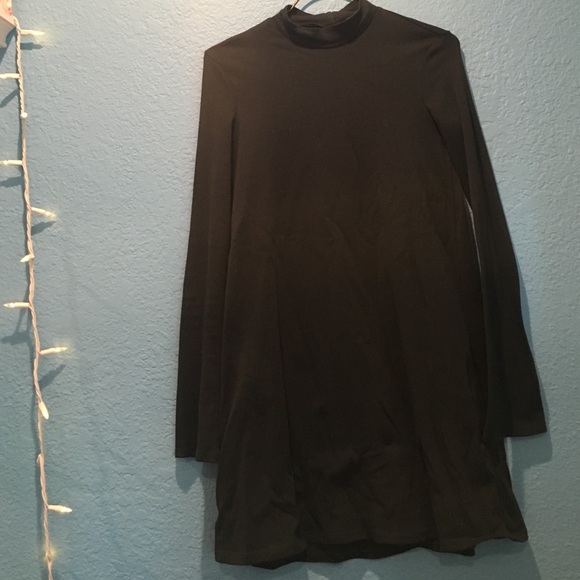 A green long sleeve dress