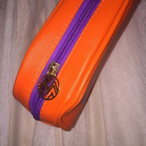 Macbeth Collection Makeup Bag - Picture 3 of 3