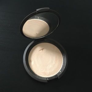 Becca Moonstone Highlighter